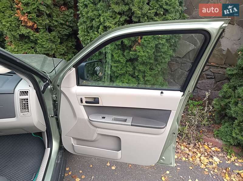 Позашляховик / Кросовер Ford Escape 2008 в Києві