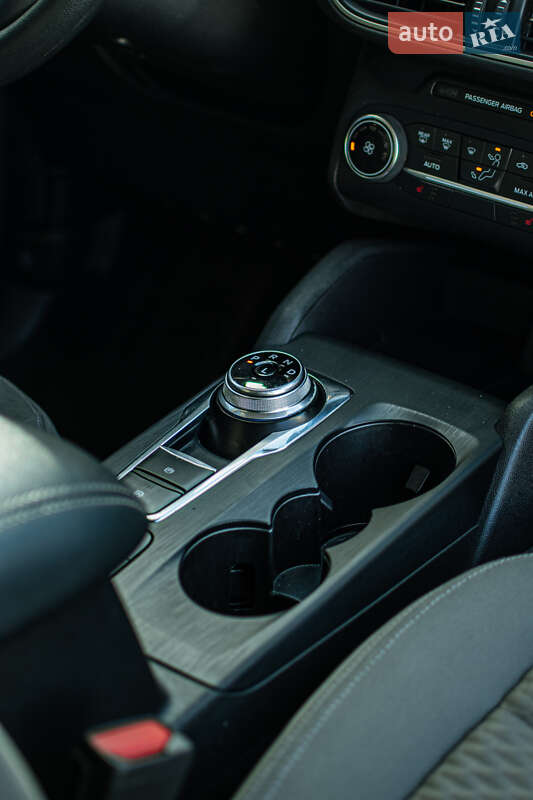 Внедорожник / Кроссовер Ford Escape 2019 в Львове