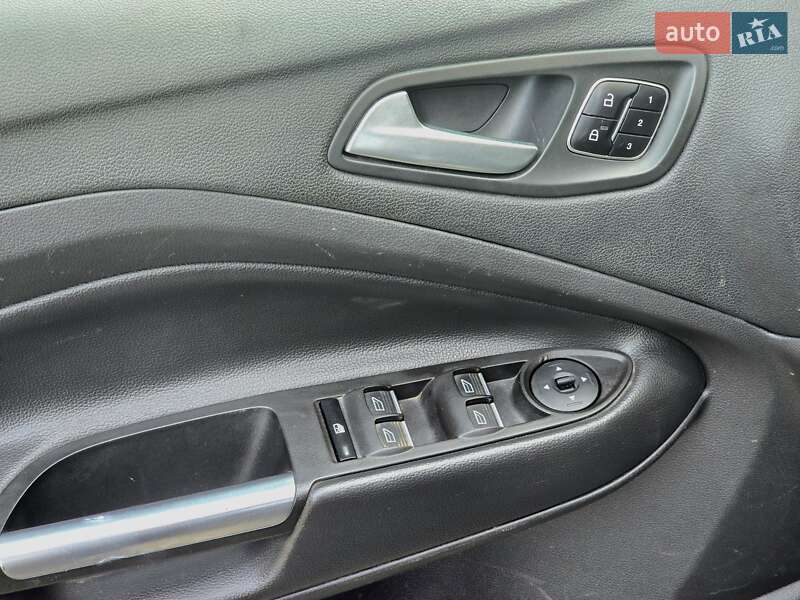 Внедорожник / Кроссовер Ford Escape 2017 в Харькове