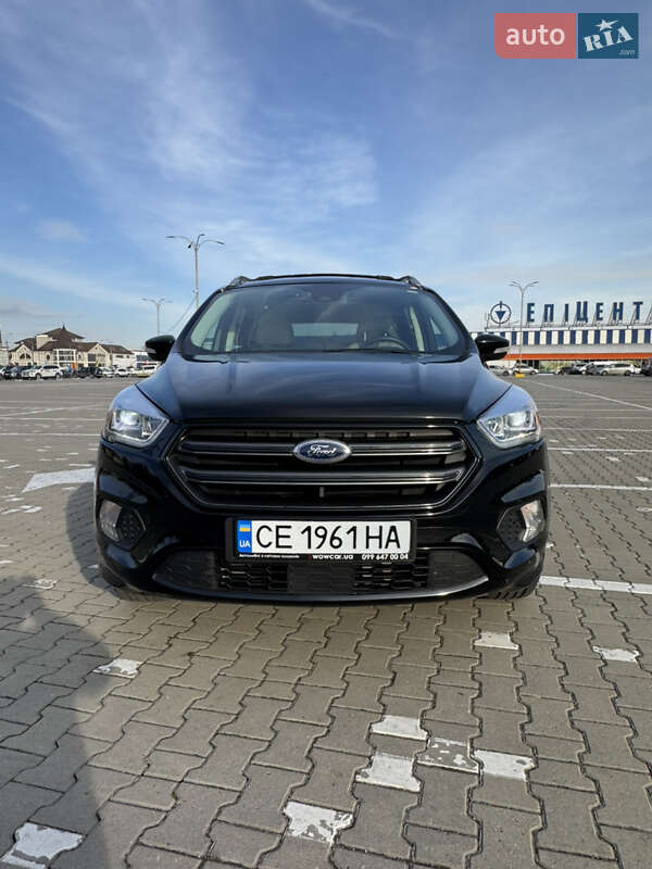 Позашляховик / Кросовер Ford Escape 2017 в Чернівцях