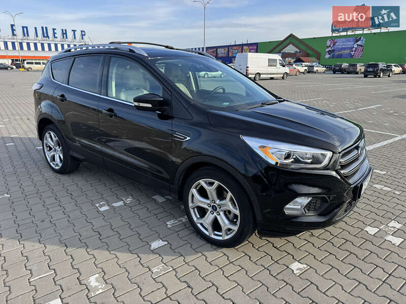 Позашляховик / Кросовер Ford Escape 2017 в Чернівцях