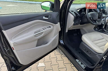 Внедорожник / Кроссовер Ford Escape 2017 в Черновцах