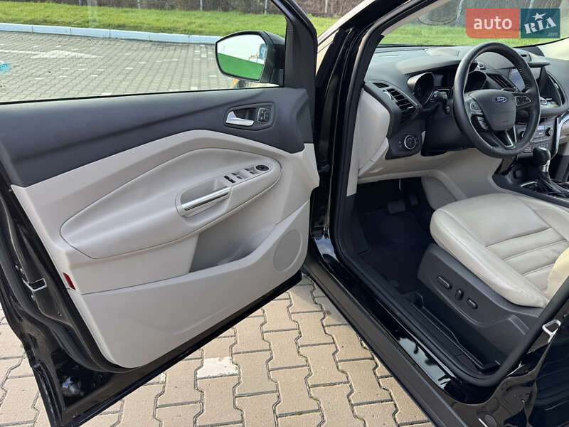 Позашляховик / Кросовер Ford Escape 2017 в Чернівцях
