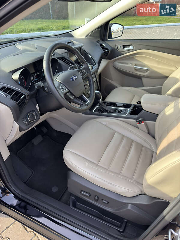 Позашляховик / Кросовер Ford Escape 2017 в Чернівцях