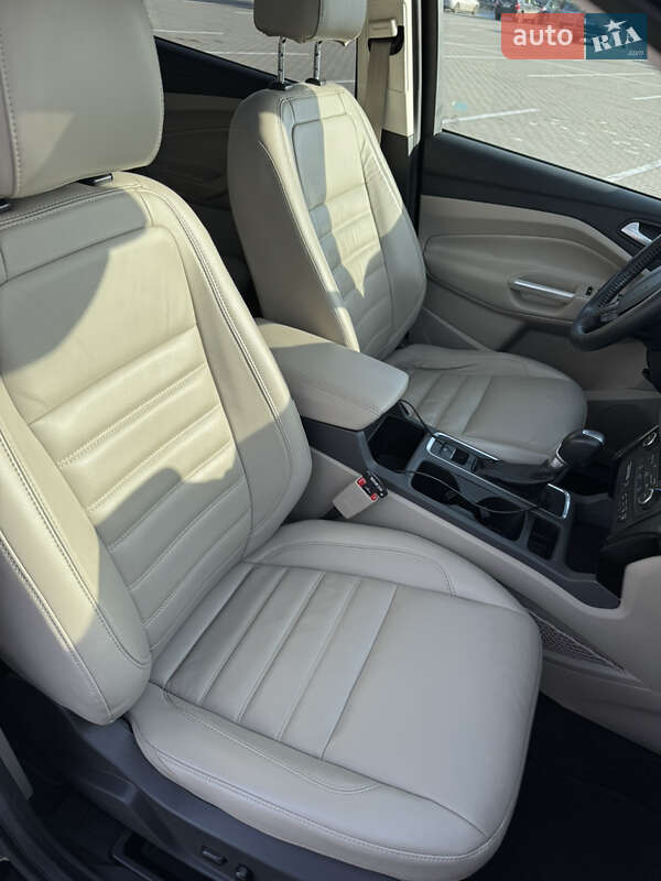 Позашляховик / Кросовер Ford Escape 2017 в Чернівцях