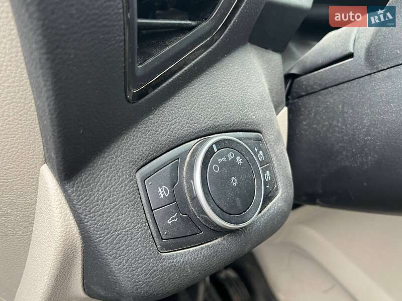 Позашляховик / Кросовер Ford Escape 2017 в Луцьку