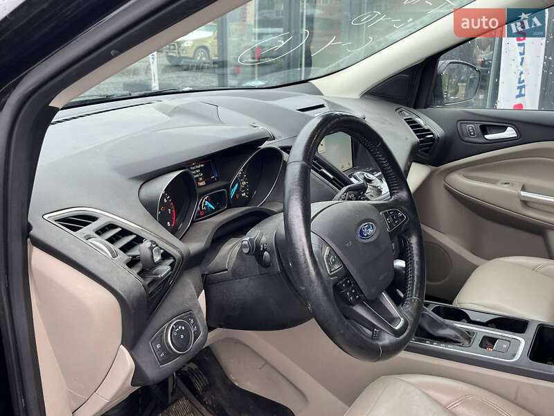 Позашляховик / Кросовер Ford Escape 2017 в Луцьку