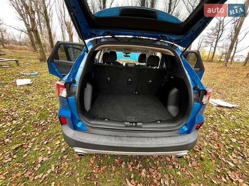 Позашляховик / Кросовер Ford Escape 2020 в Саврані