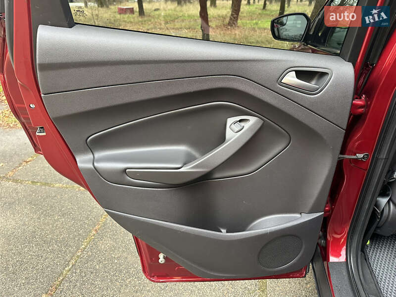 Внедорожник / Кроссовер Ford Escape 2017 в Киеве