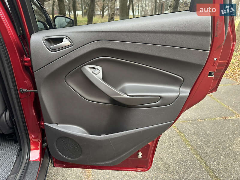 Внедорожник / Кроссовер Ford Escape 2017 в Киеве