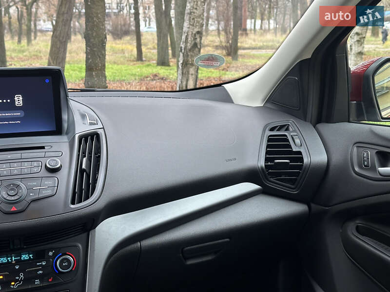 Внедорожник / Кроссовер Ford Escape 2017 в Киеве