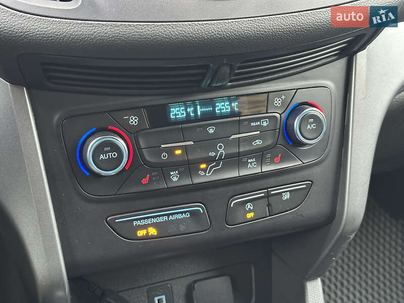 Внедорожник / Кроссовер Ford Escape 2017 в Киеве