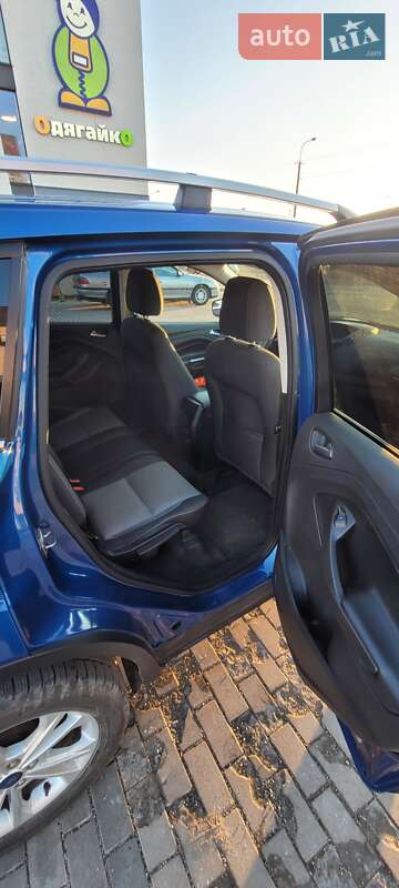 Внедорожник / Кроссовер Ford Escape 2017 в Ровно