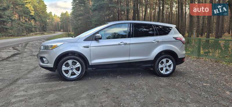 Позашляховик / Кросовер Ford Escape 2017 в Дубні