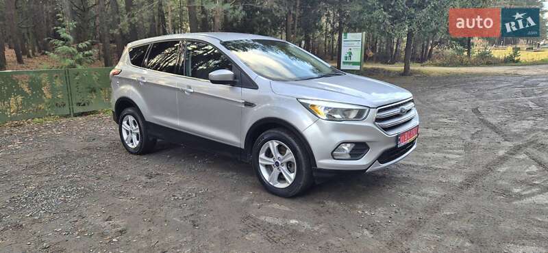 Позашляховик / Кросовер Ford Escape 2017 в Дубні