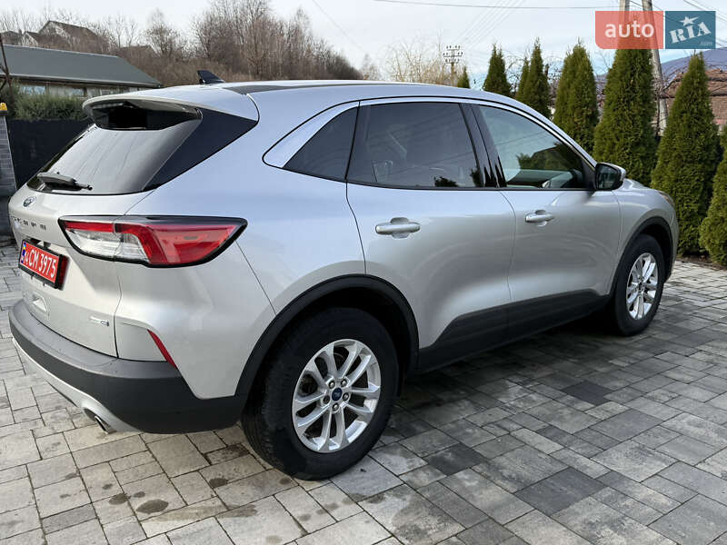 Позашляховик / Кросовер Ford Escape 2021 в Сваляві