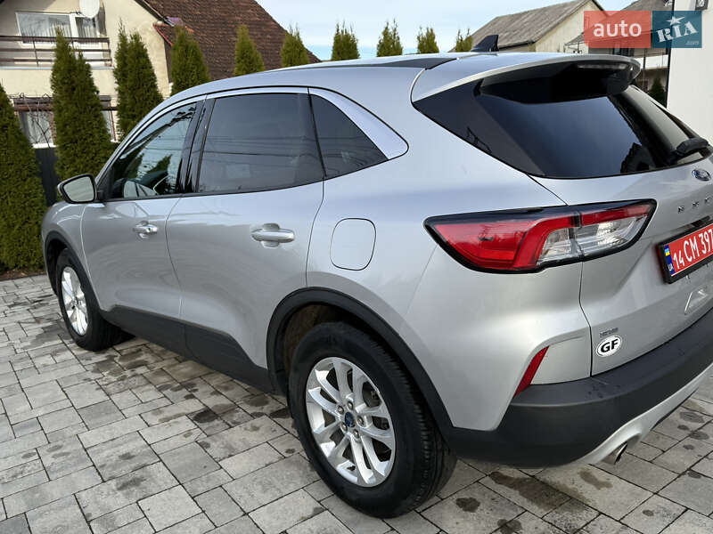 Позашляховик / Кросовер Ford Escape 2021 в Сваляві