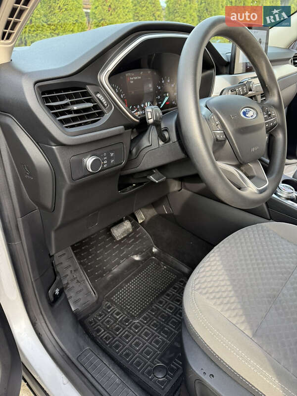 Позашляховик / Кросовер Ford Escape 2021 в Сваляві