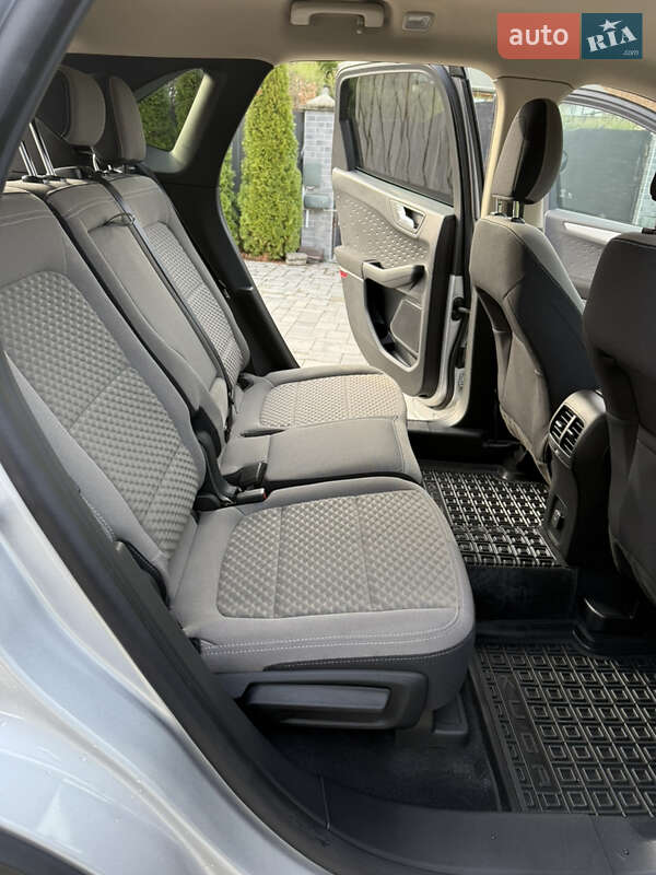 Позашляховик / Кросовер Ford Escape 2021 в Сваляві