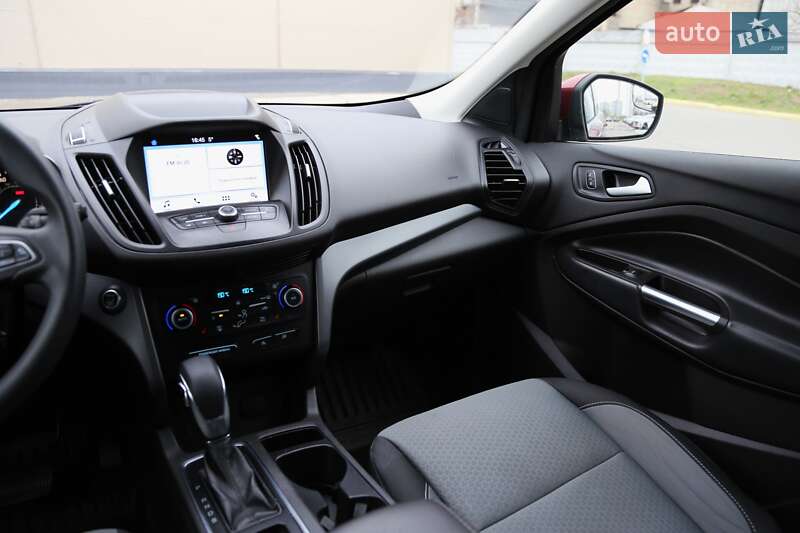 Внедорожник / Кроссовер Ford Escape 2018 в Киеве