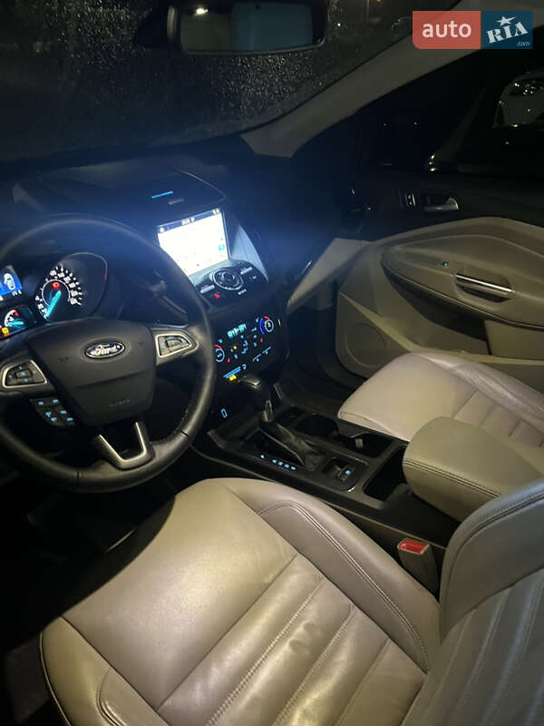 Внедорожник / Кроссовер Ford Escape 2016 в Львове