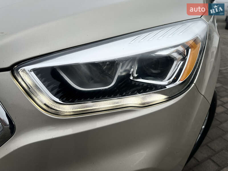 Внедорожник / Кроссовер Ford Escape 2018 в Львове