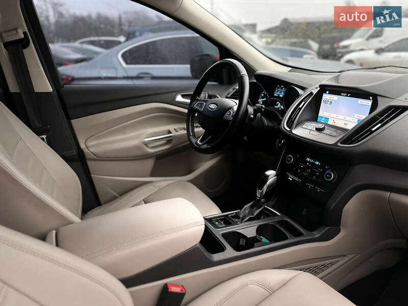 Внедорожник / Кроссовер Ford Escape 2018 в Львове
