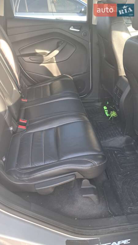 Внедорожник / Кроссовер Ford Escape 2015 в Нововолынске