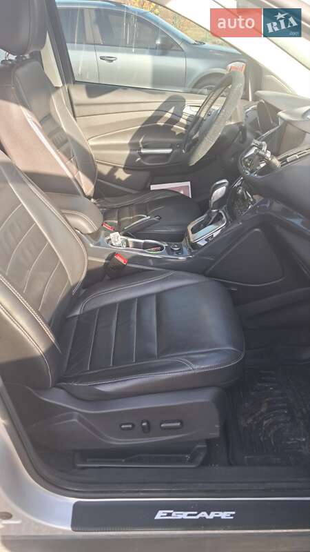 Внедорожник / Кроссовер Ford Escape 2015 в Нововолынске