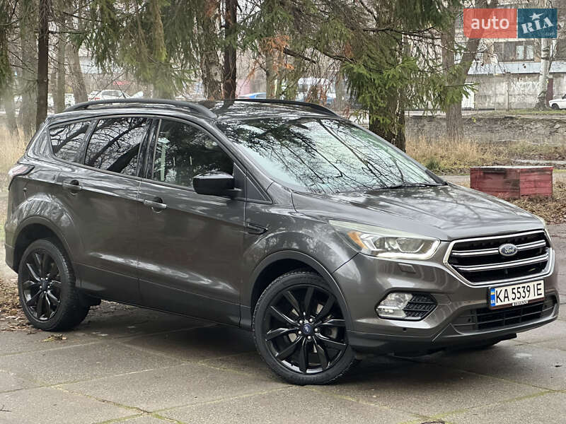 Внедорожник / Кроссовер Ford Escape 2017 в Киеве