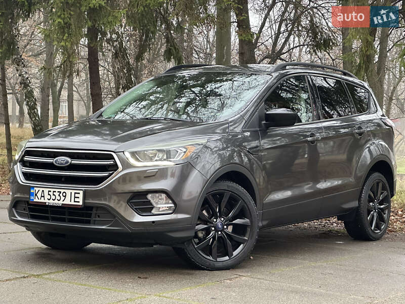 Внедорожник / Кроссовер Ford Escape 2017 в Киеве
