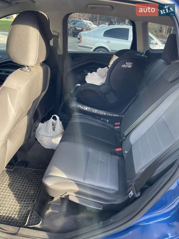 Внедорожник / Кроссовер Ford Escape 2016 в Ужгороде