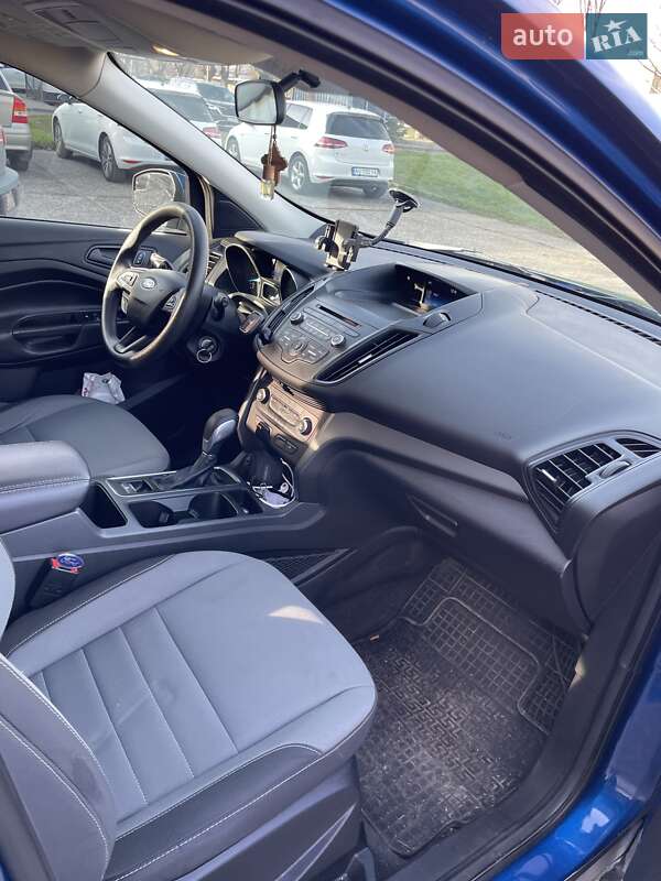 Внедорожник / Кроссовер Ford Escape 2016 в Ужгороде