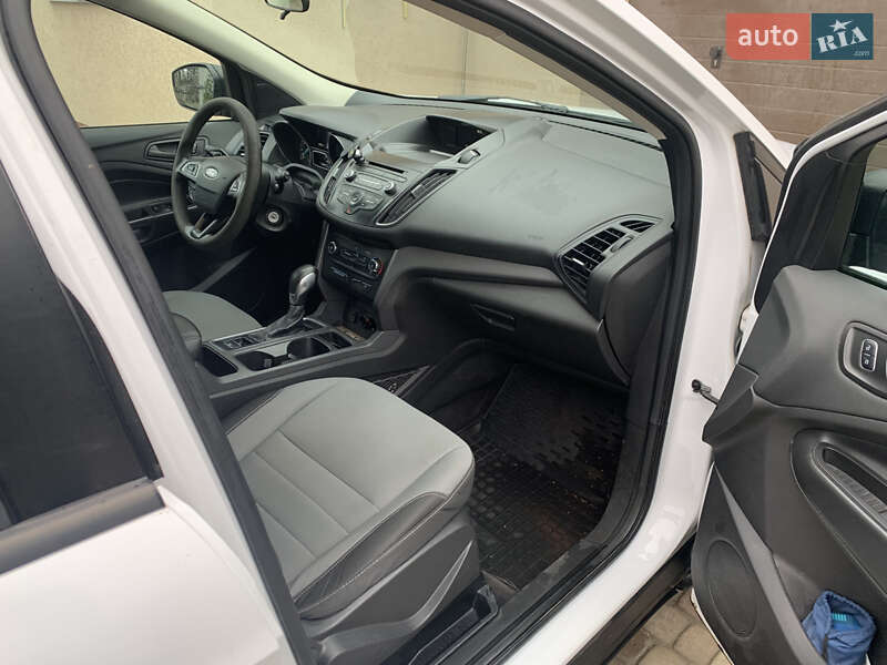 Внедорожник / Кроссовер Ford Escape 2017 в Звягеле