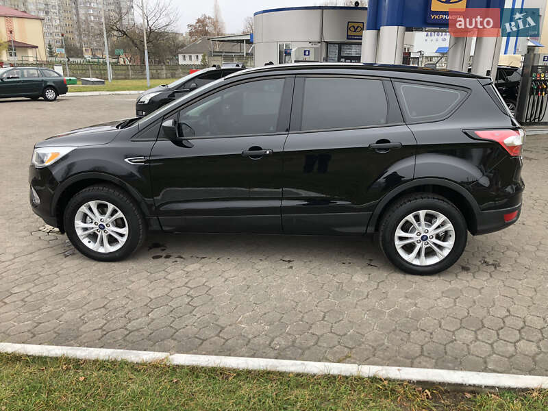 Позашляховик / Кросовер Ford Escape 2017 в Рівному