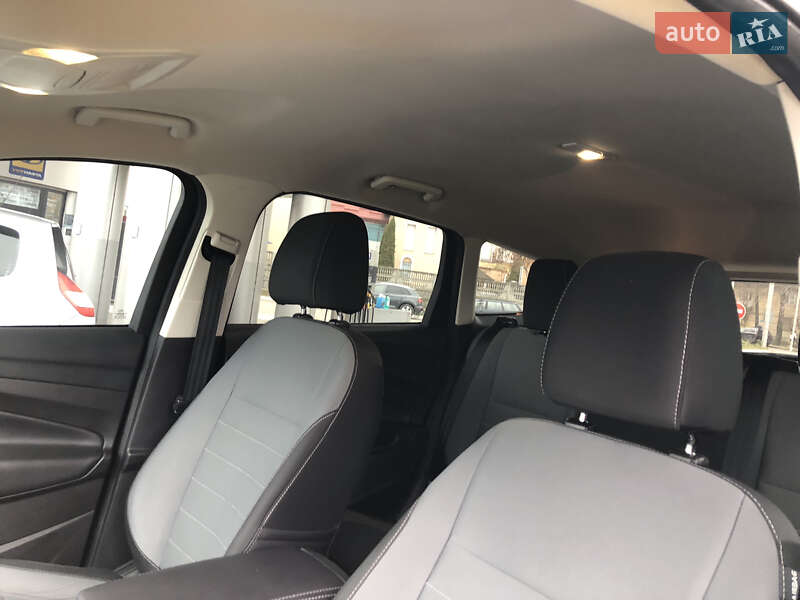 Позашляховик / Кросовер Ford Escape 2017 в Рівному