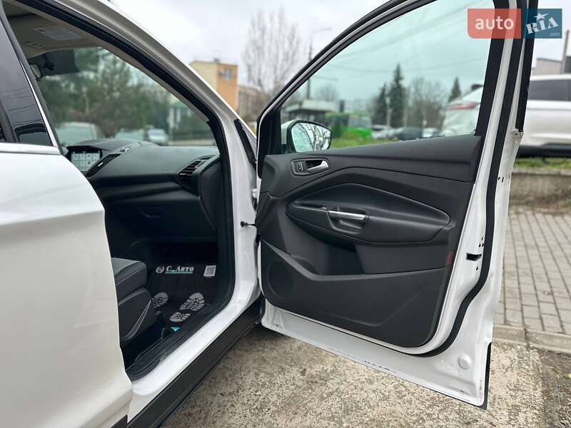 Внедорожник / Кроссовер Ford Escape 2019 в Черновцах