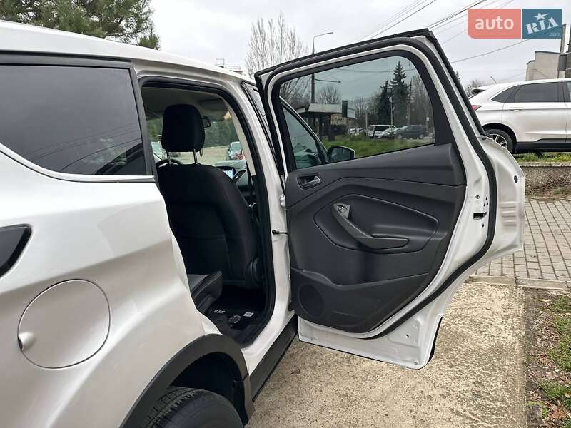 Внедорожник / Кроссовер Ford Escape 2019 в Черновцах