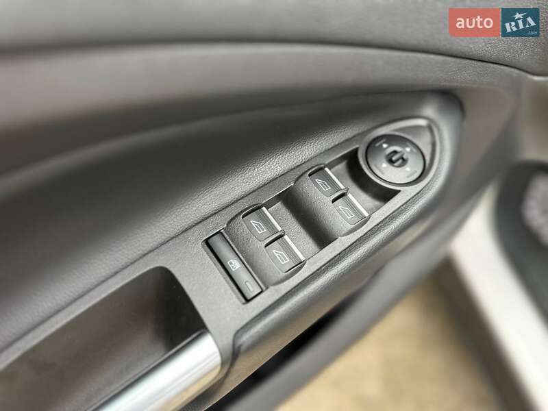 Внедорожник / Кроссовер Ford Escape 2019 в Черновцах