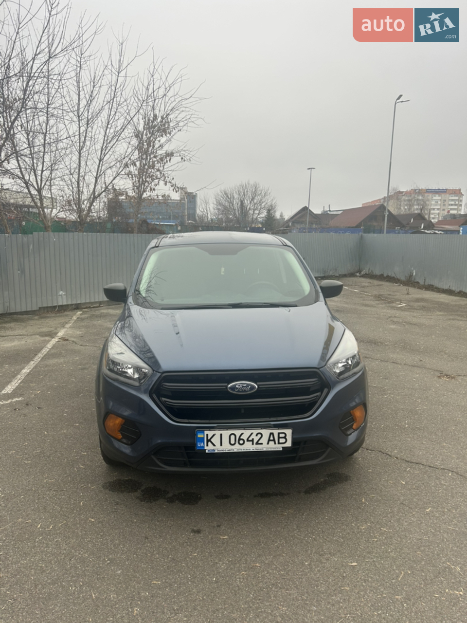 Продам  Ford Escape 2018 року в дуже хорошому стані.
Автомобіль доглянутий, технічно повністю справний .

Двигун 2.5 (атмосферний) — ідеально працює як на бензині, так і на газу.
Автоматична коробка — перемикає плавно, без ривків.
Газ встановлений якісно, машина економна та дуже вигідна в експлуатації.
Пробіг: 96 тис. км
2 власники, все робилося вчасно.

Салон чистий, охайний, нічого не гримить.