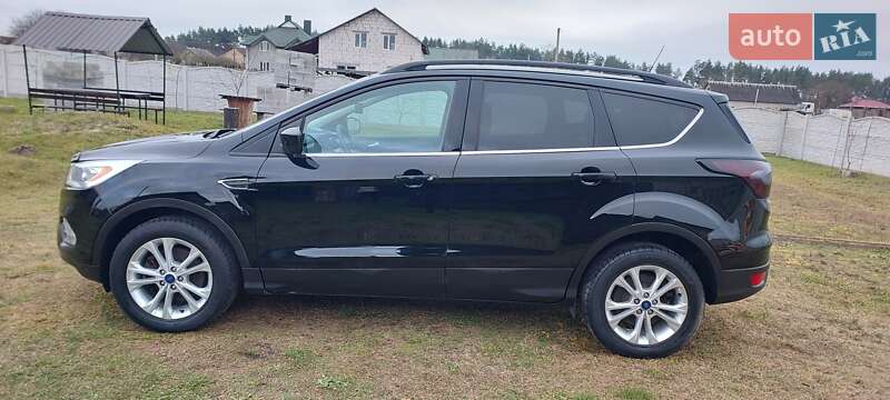 Внедорожник / Кроссовер Ford Escape 2017 в Дубно