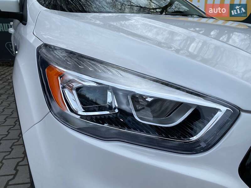 Внедорожник / Кроссовер Ford Escape 2017 в Хмельницком