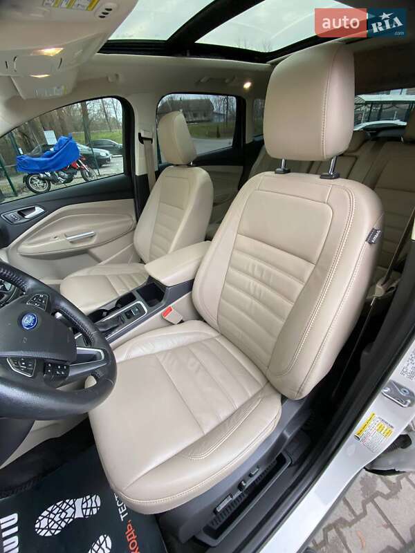 Внедорожник / Кроссовер Ford Escape 2017 в Хмельницком