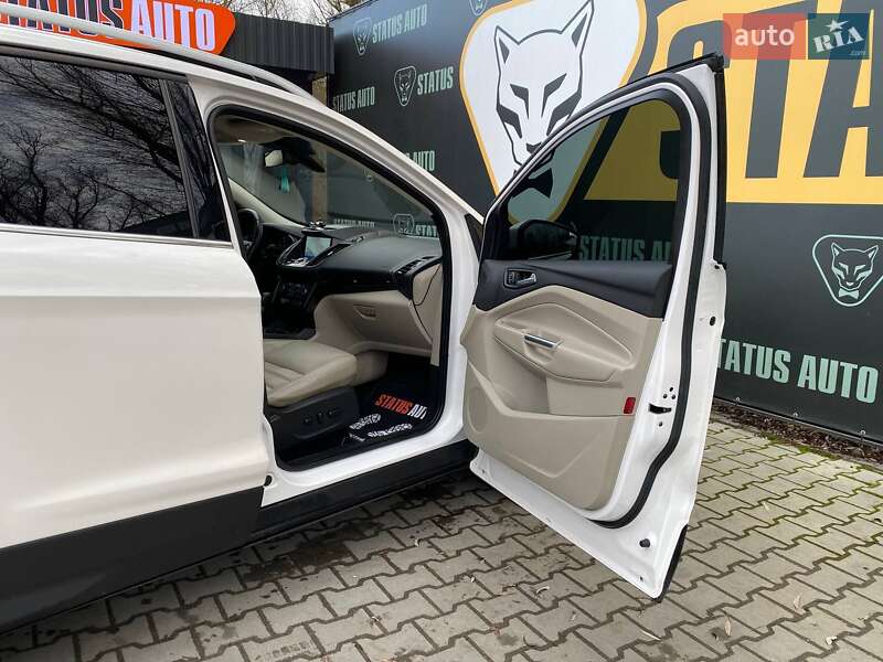 Внедорожник / Кроссовер Ford Escape 2017 в Хмельницком