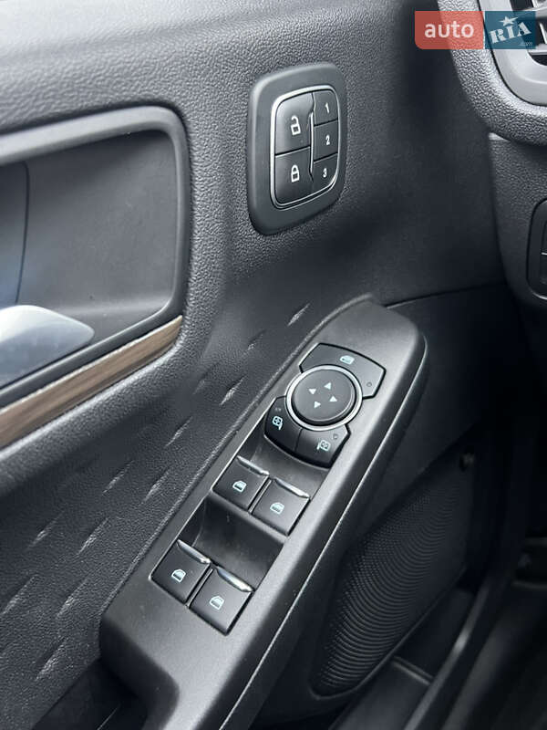 Внедорожник / Кроссовер Ford Escape 2020 в Одессе