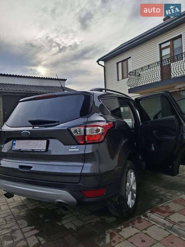 Позашляховик / Кросовер Ford Escape 2018 в Чернівцях