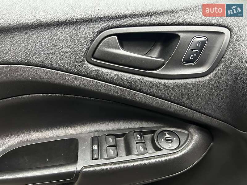 Позашляховик / Кросовер Ford Escape 2016 в Чернівцях