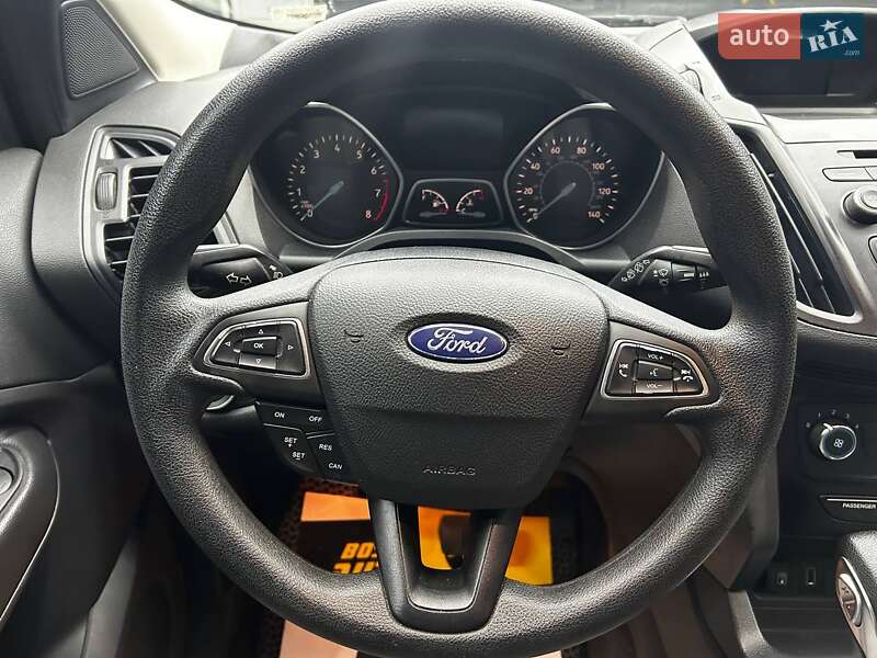 Позашляховик / Кросовер Ford Escape 2016 в Чернівцях