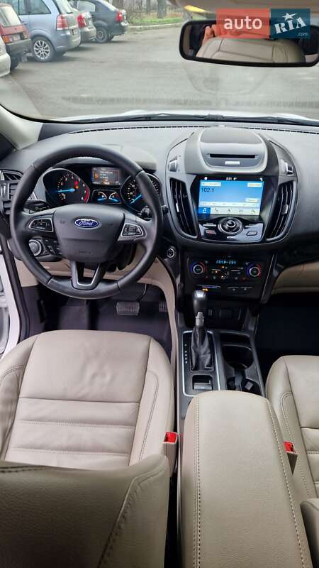 Внедорожник / Кроссовер Ford Escape 2017 в Николаеве