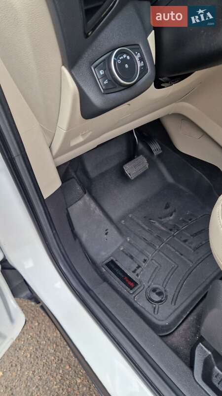 Внедорожник / Кроссовер Ford Escape 2017 в Николаеве